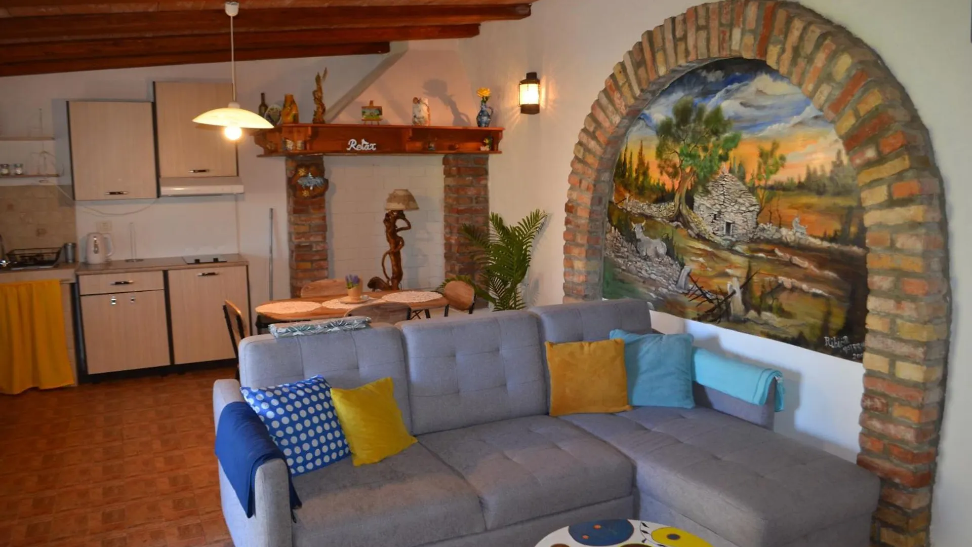 Retro Apartment In Nature Pula